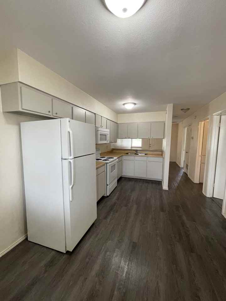 500 Burton Ave - Photo 7 of 18