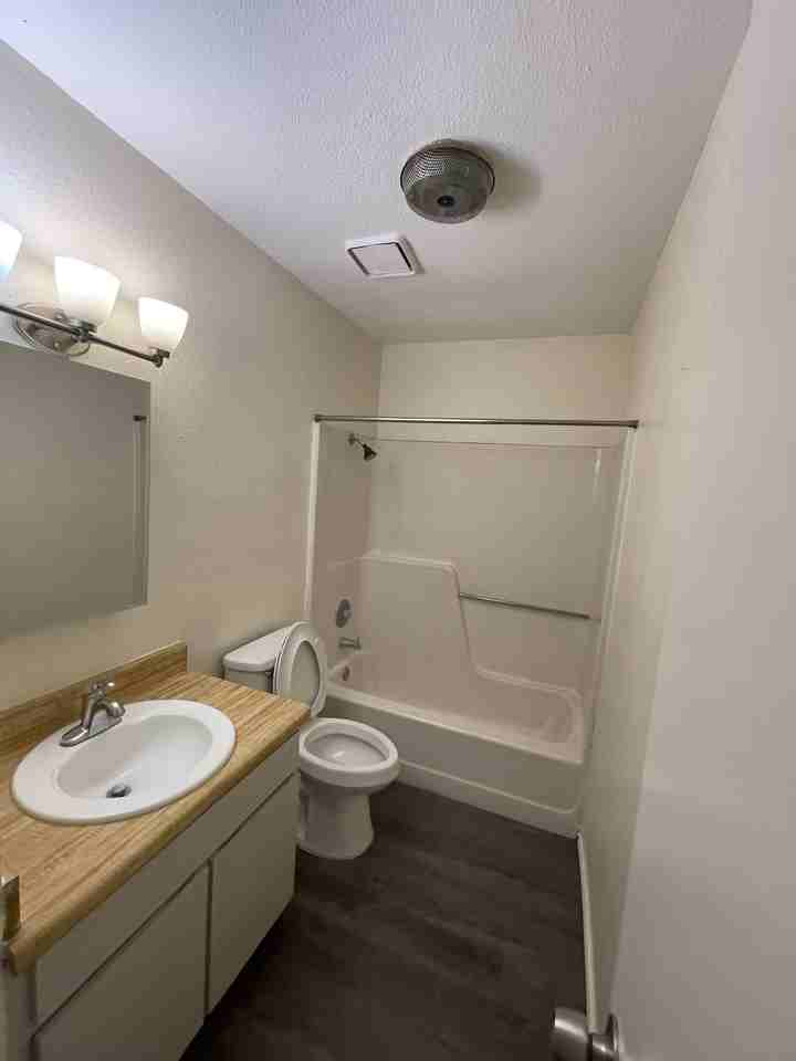 500 Burton Ave - Photo 5 of 23