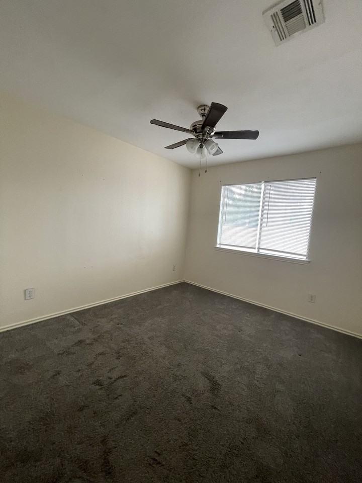 500 Burton Ave - Photo 6 of 23