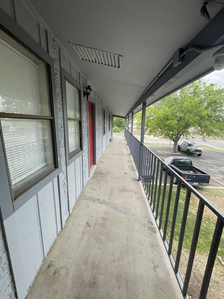 500 Burton Ave - Photo 7 of 23