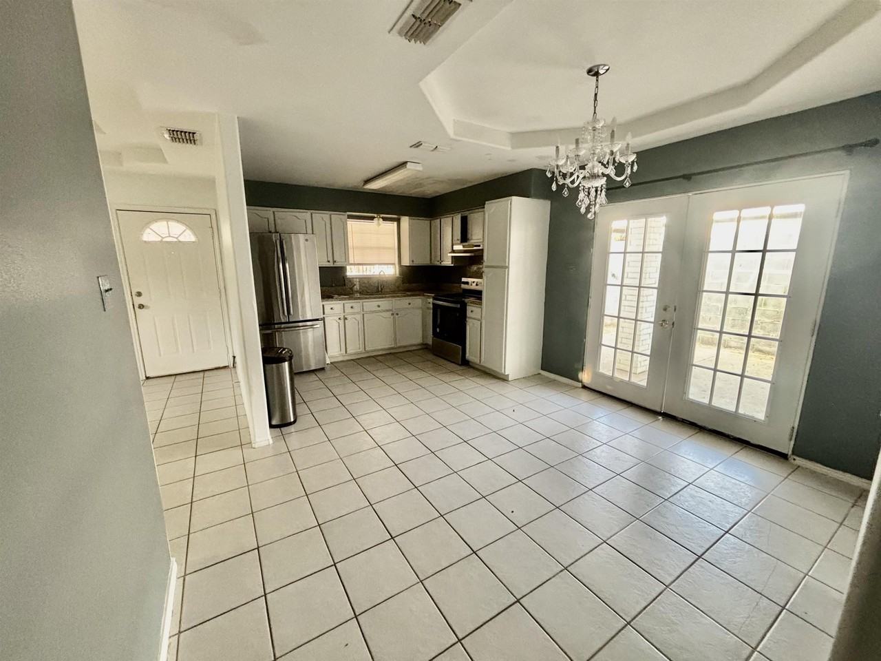 3411 Morelos Dr - Photo 2 of 12