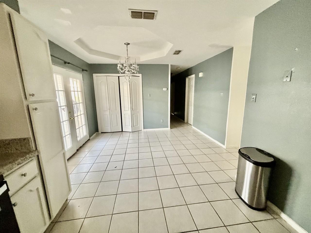 3411 Morelos Dr - Photo 3 of 12