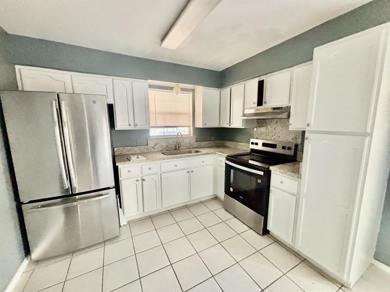 3411 Morelos Dr - Photo 4 of 12