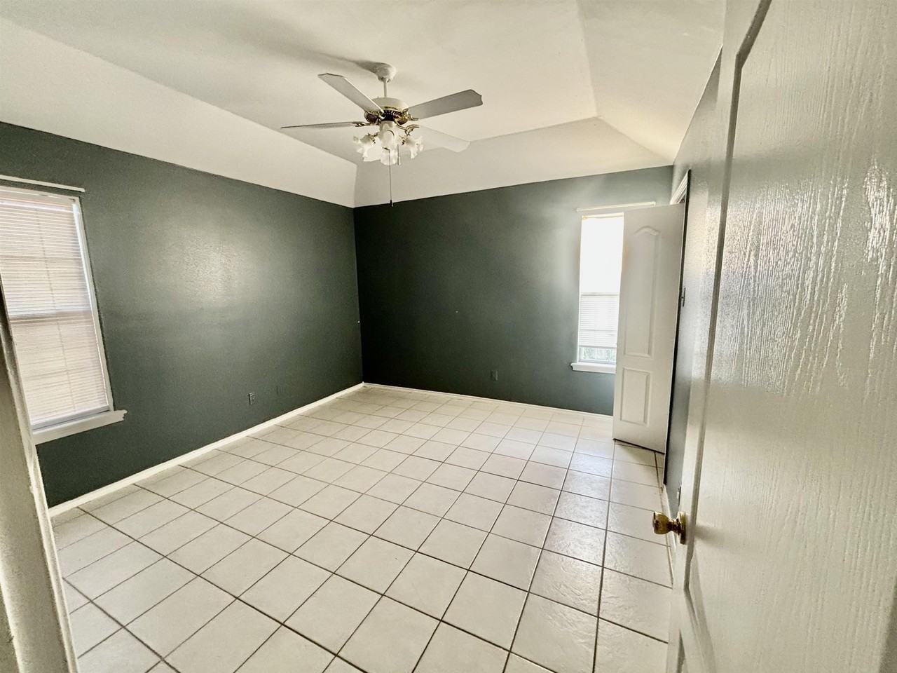 3411 Morelos Dr - Photo 7 of 12