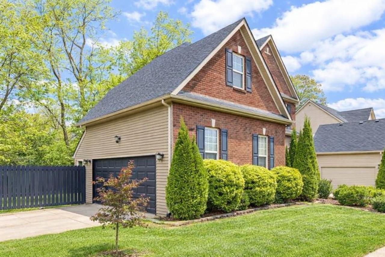 2505 Eastway Dr - Photo 2 of 26