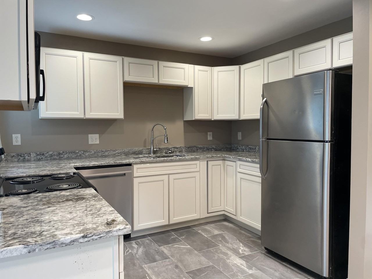 3421 Holwyn Rd - Photo 7 of 36