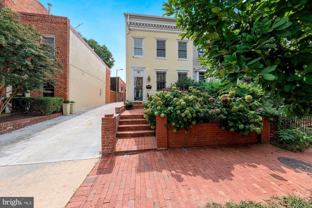 315 Constitution Ave Ne - Photo 1 of 1