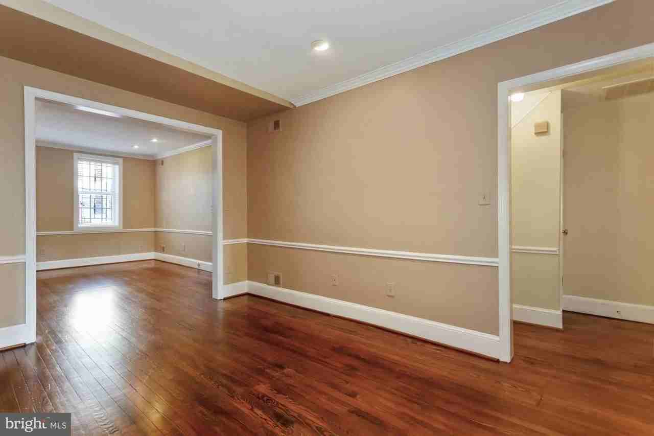 315 Constitution Ave Ne - Photo 7 of 32