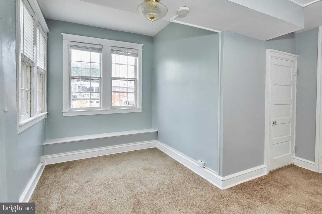 1412 Delaware Ave - Photo 5 of 8