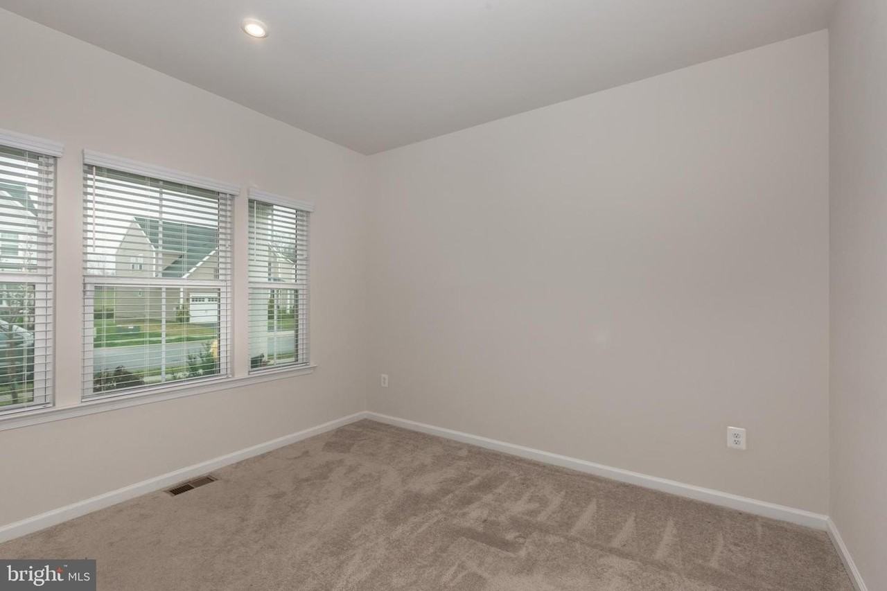 112 Sherman Way - Photo 6 of 50