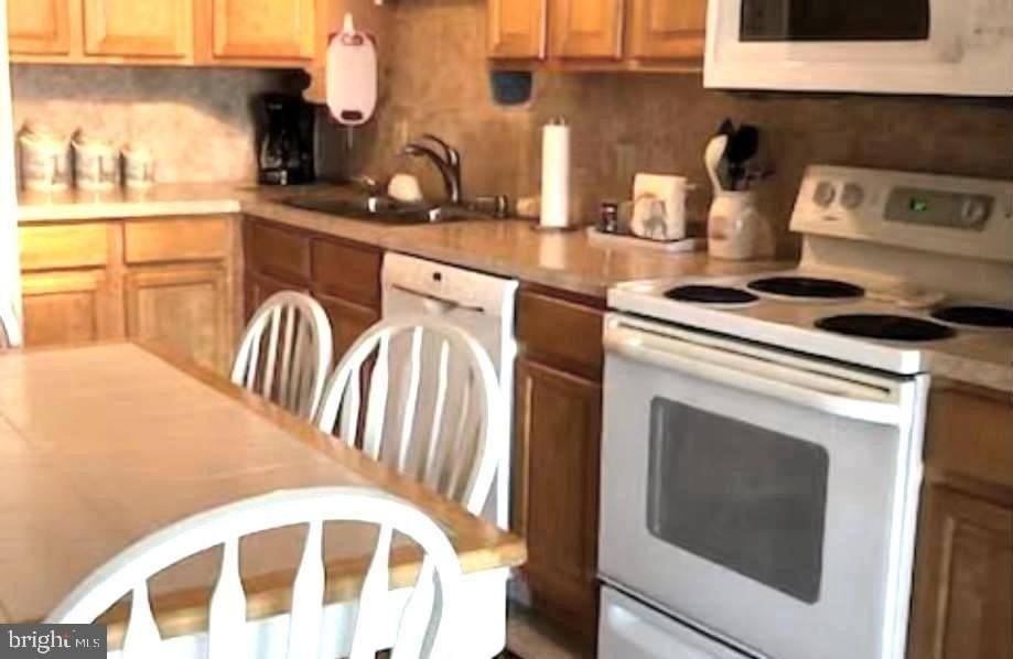 745 Mooring Rd - Photo 3 of 14