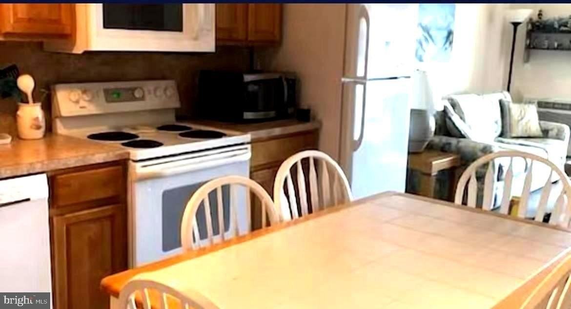 745 Mooring Rd - Photo 4 of 14