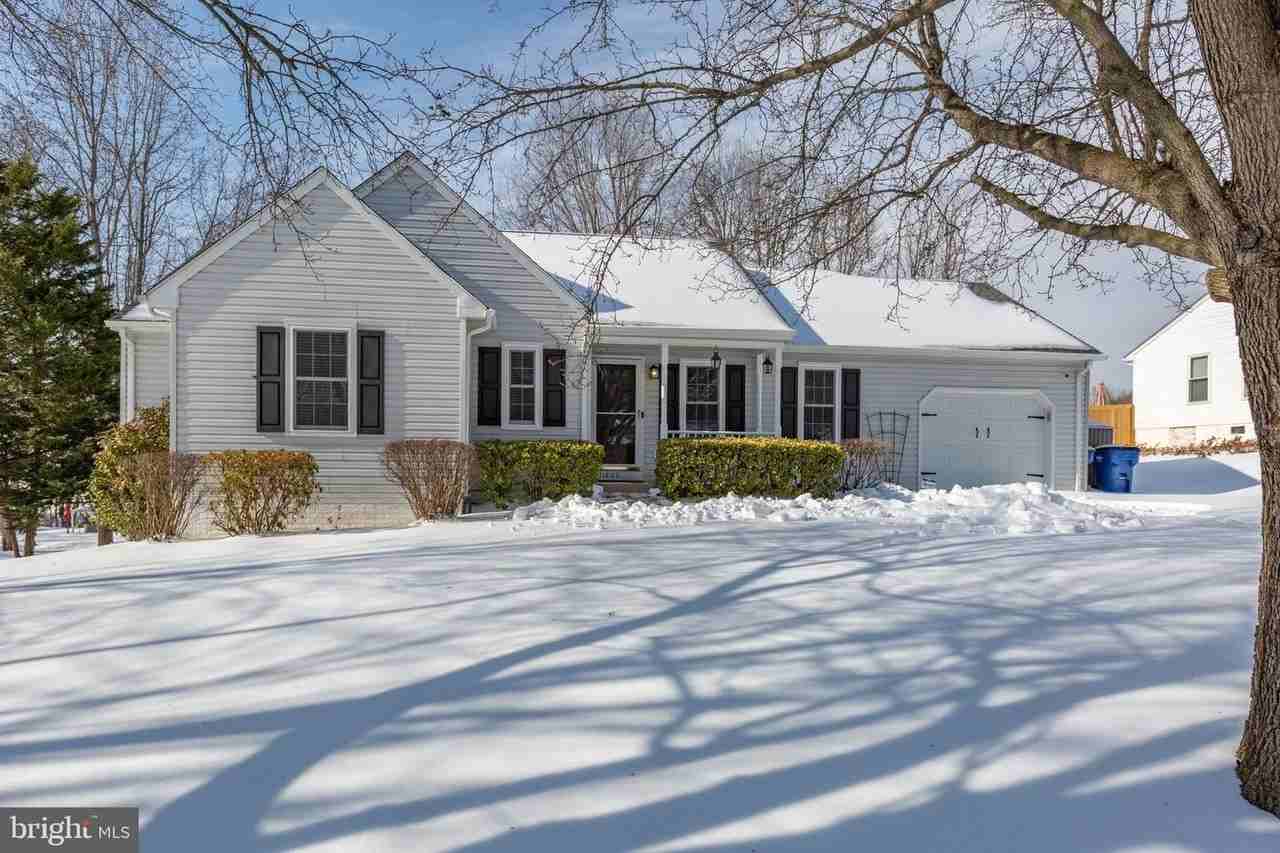 11806 Camelot Way - Photo 2 of 33