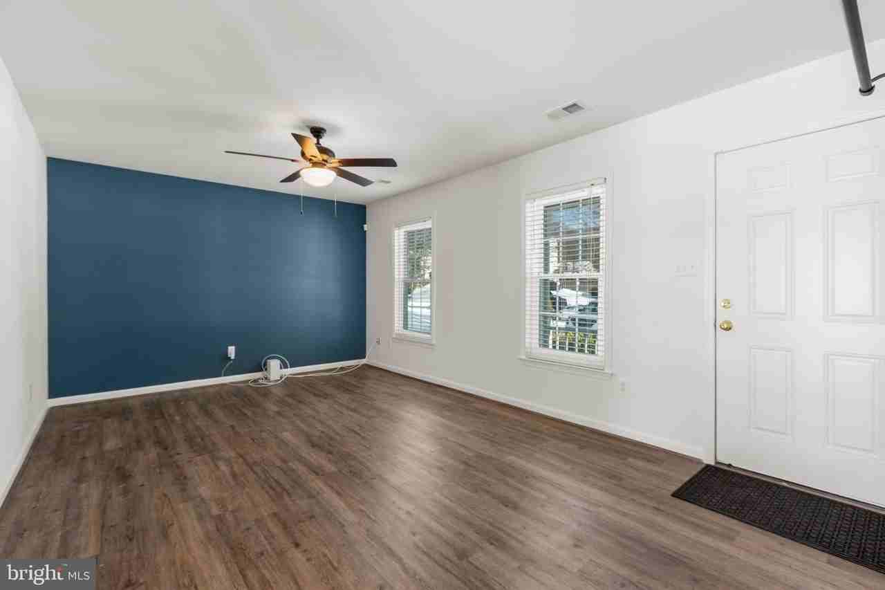 11806 Camelot Way - Photo 5 of 33