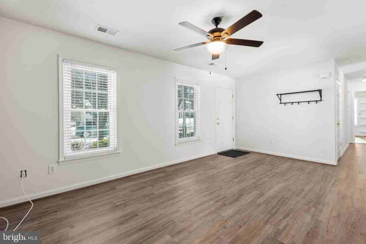 11806 Camelot Way - Photo 6 of 33