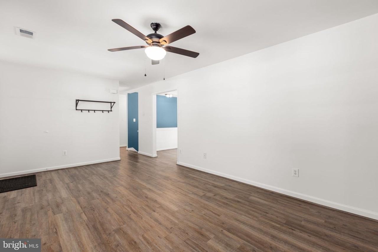 11806 Camelot Way - Photo 7 of 33