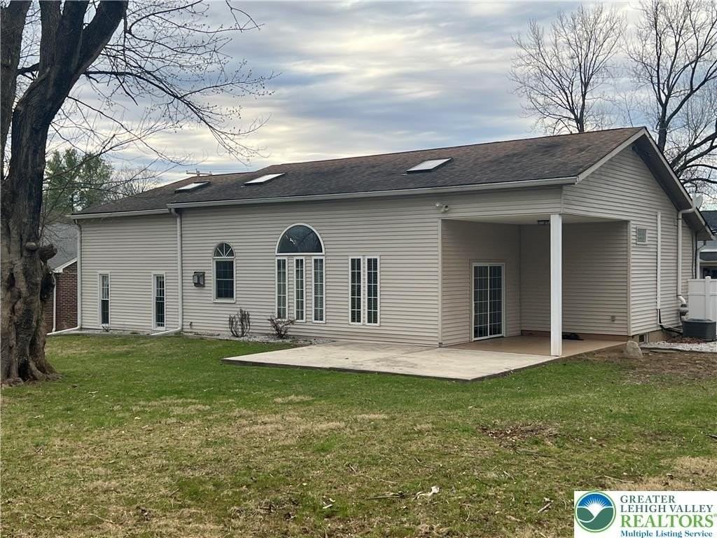 760 Lloyd St - Photo 2 of 24