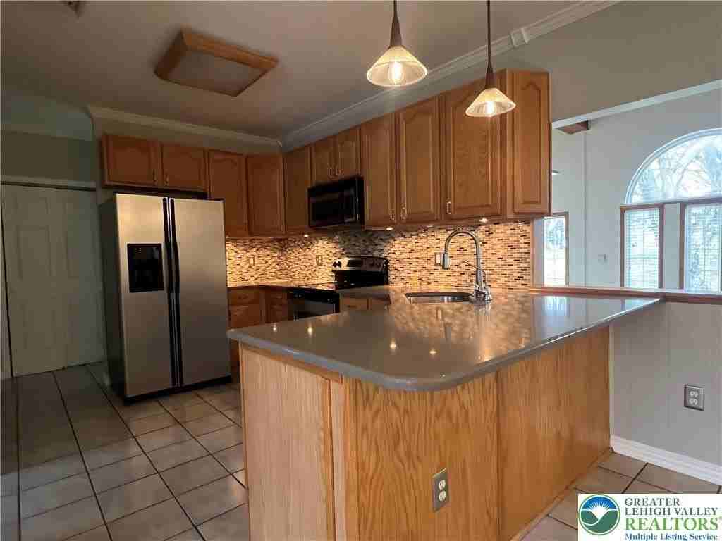 760 Lloyd St - Photo 5 of 24