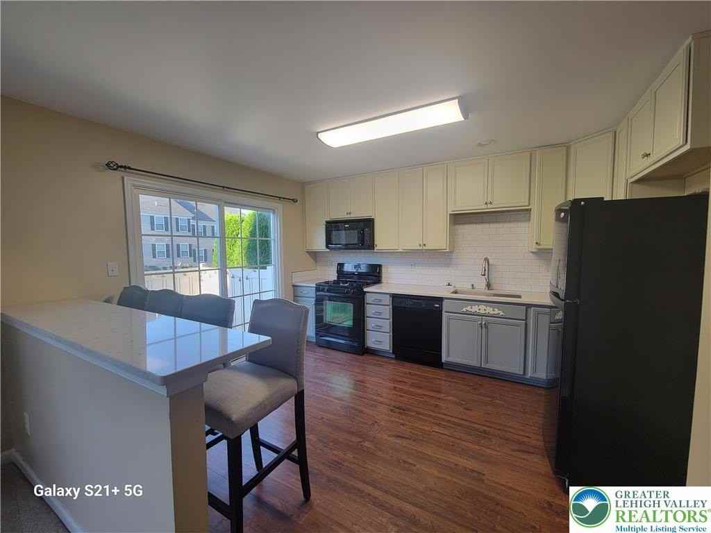 4176 Bunker Hill Dr S - Photo 4 of 18