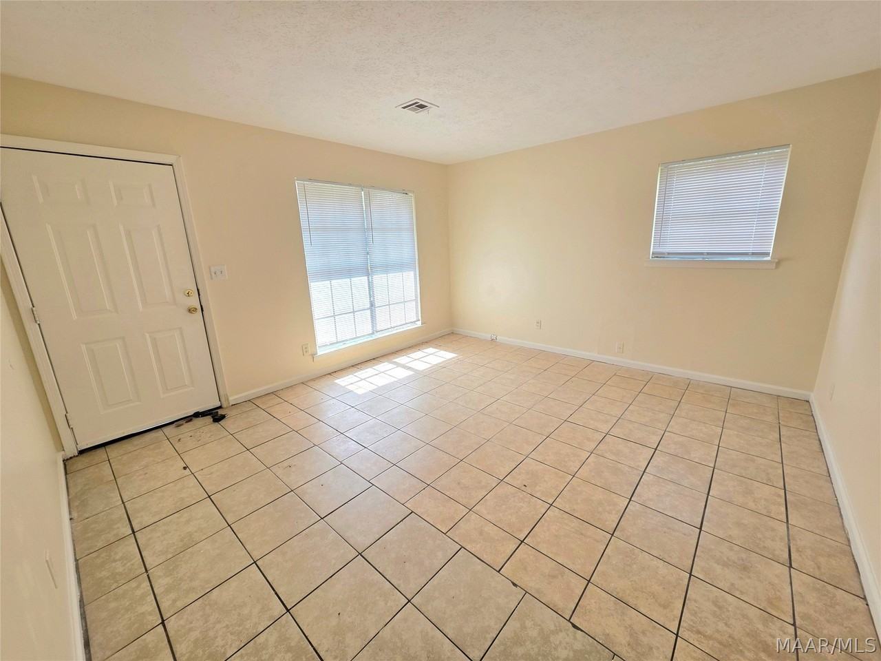 408 Briarbrook Dr - Photo 3 of 13