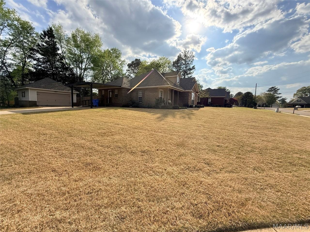 601 Prairieview Dr - Photo 3 of 36