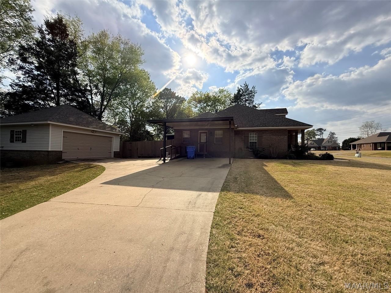 601 Prairieview Dr - Photo 4 of 36