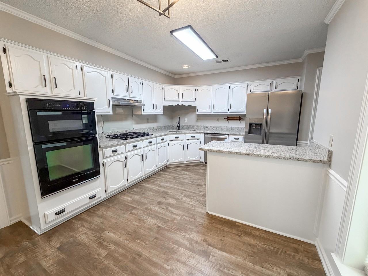 3915 Oak Rd - Photo 3 of 13