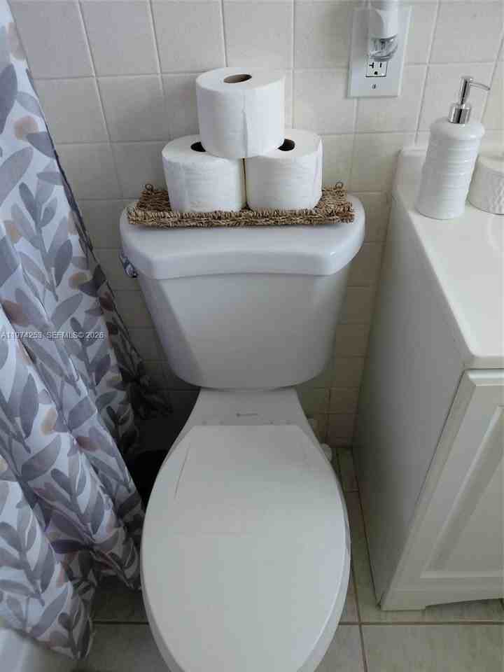 1431 Sw 24th Ct #3 - Photo 5 of 16