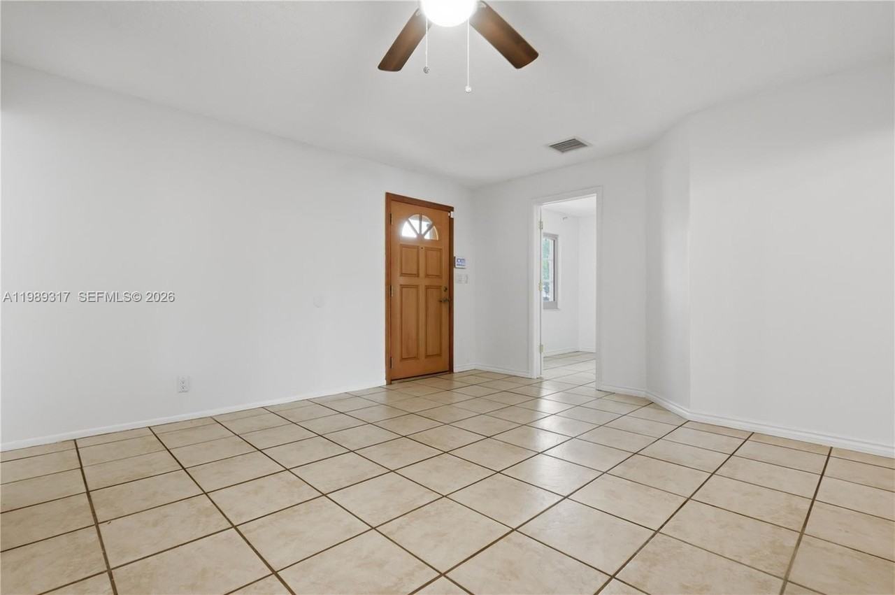 4512 Sw 27th Ter - Photo 6 of 37