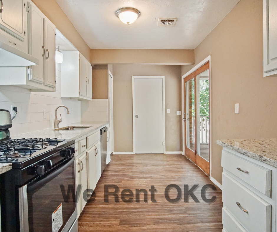 1221 Ne 43rd St #1 - Photo 3 of 29