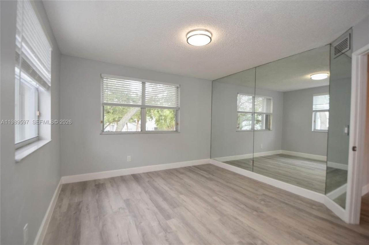 4801 Grapevine Way #4801 - Photo 5 of 32