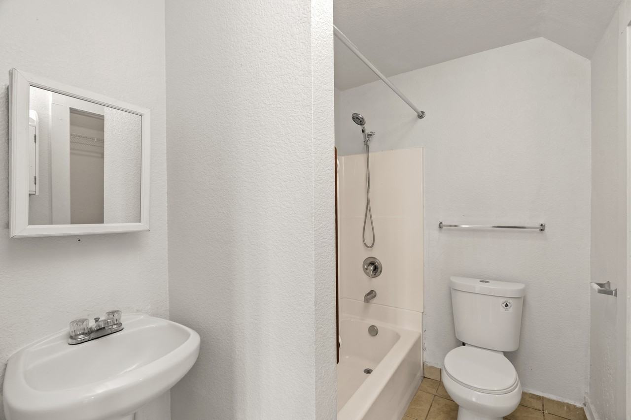 201 North F Street - Photo 6 of 13