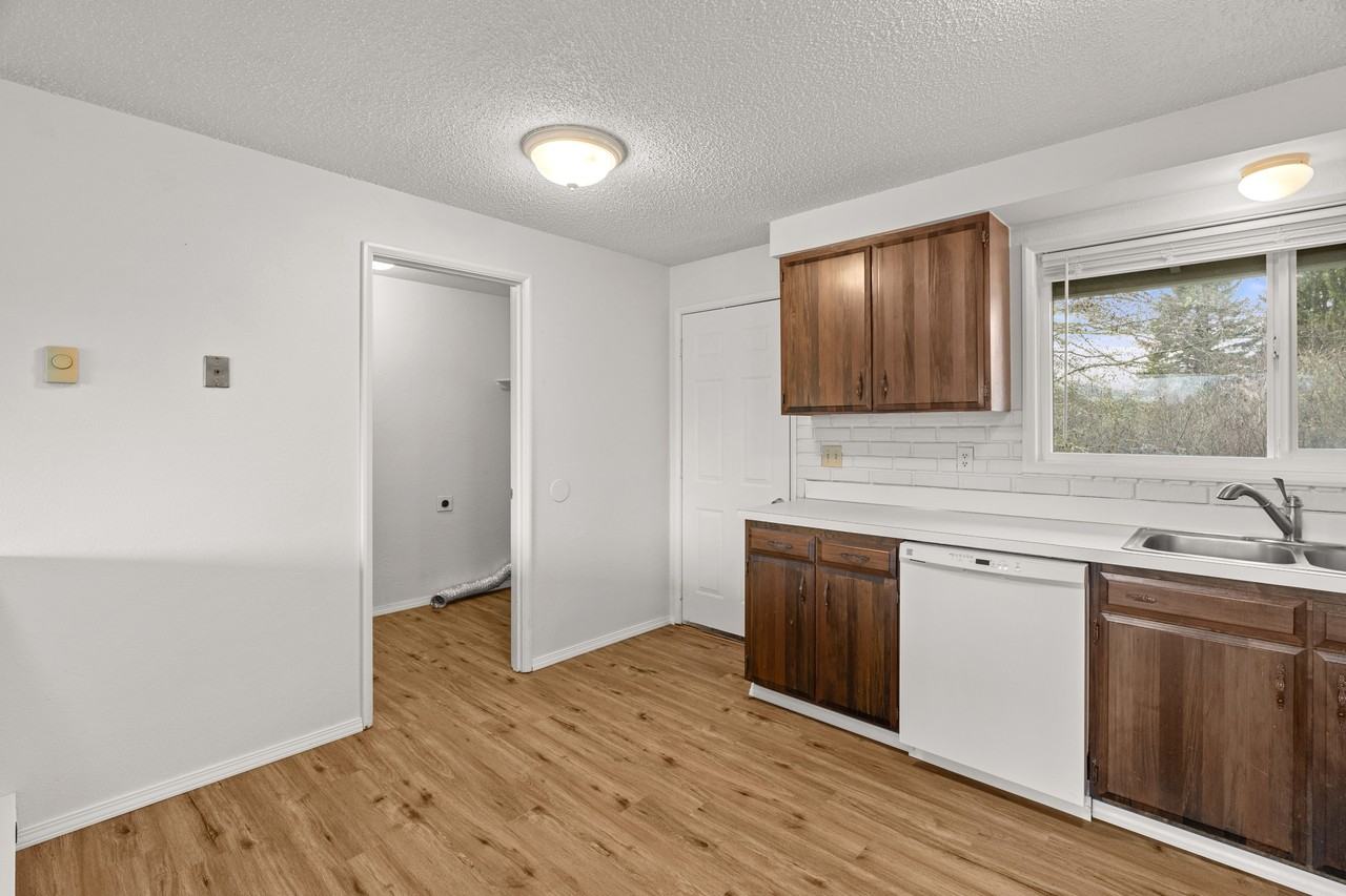 1200 West Huntley Street - Photo 5 of 28