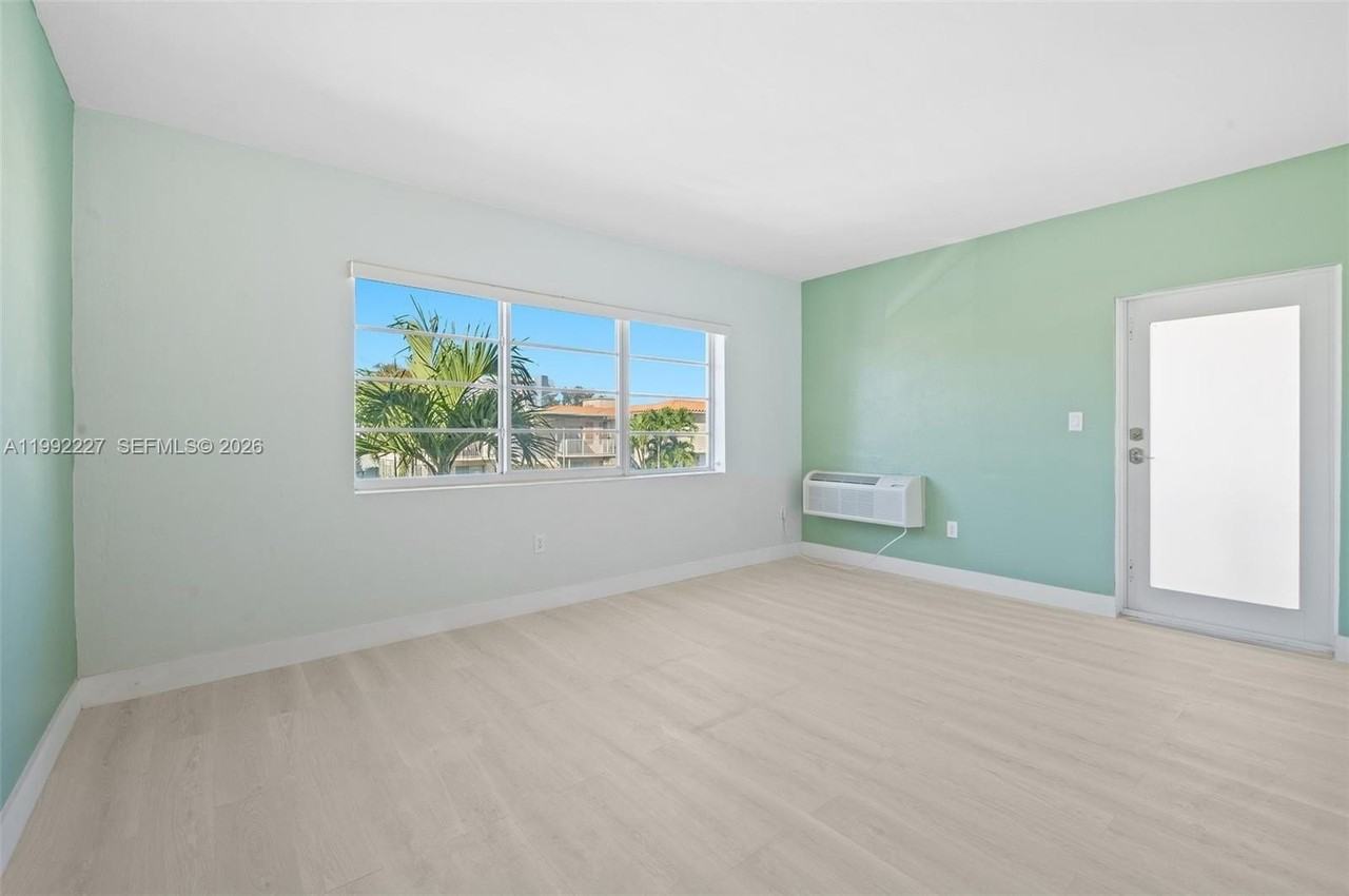 7315 Byron Ave #10 - Photo 4 of 27