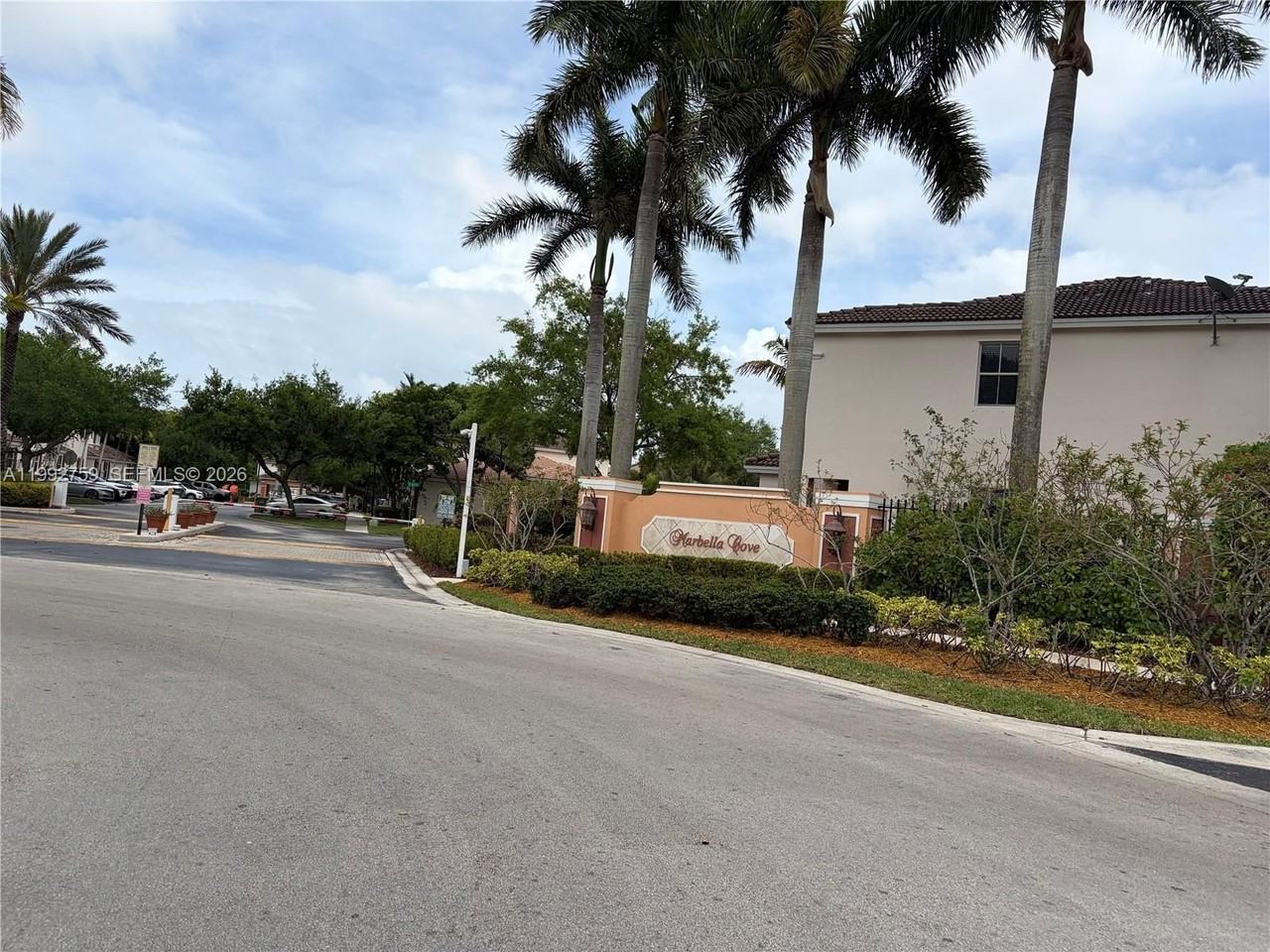 2281 Ne 42nd Ave #2281 - Photo 3 of 42