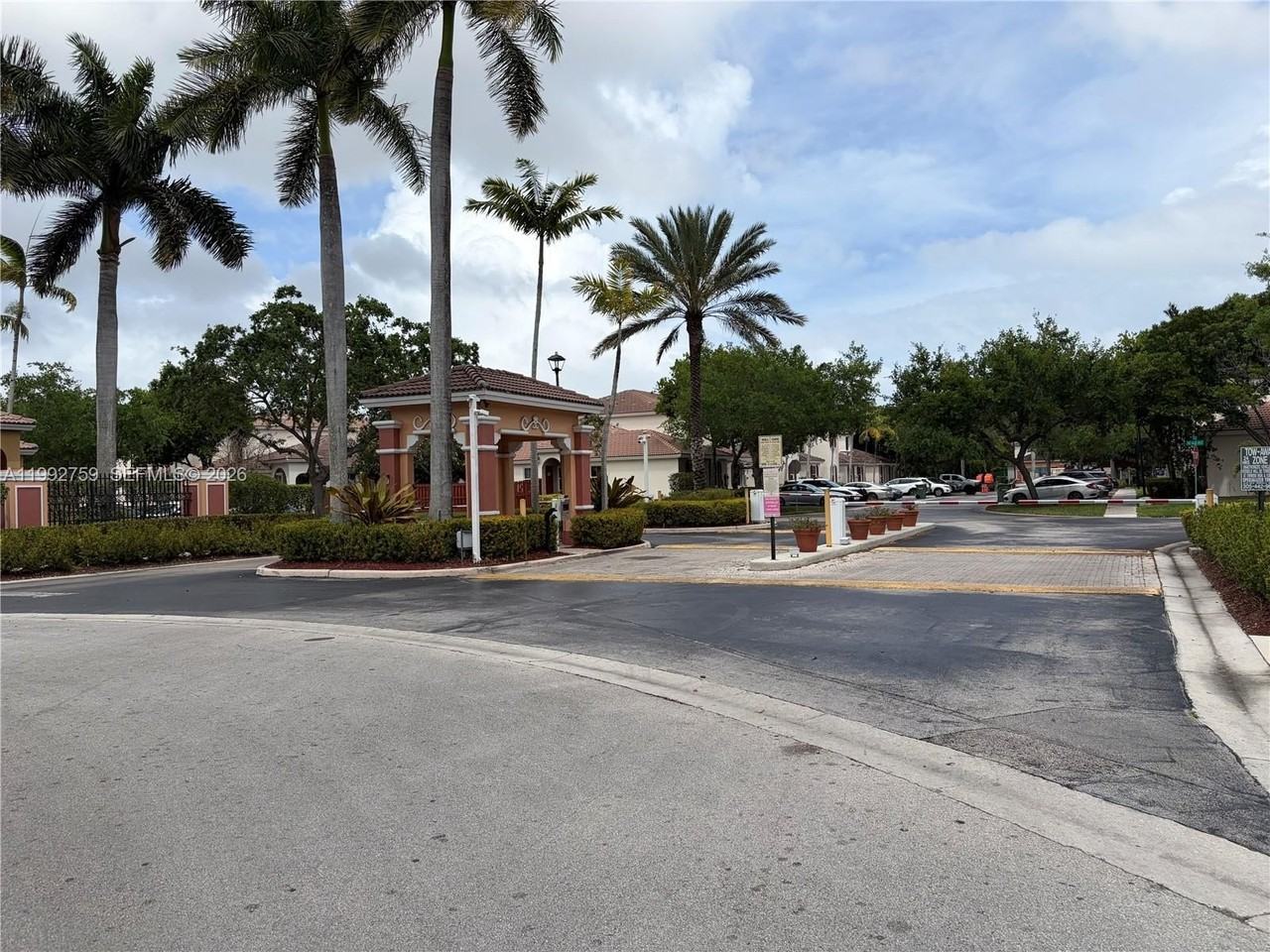 2281 Ne 42nd Ave #2281 - Photo 4 of 42