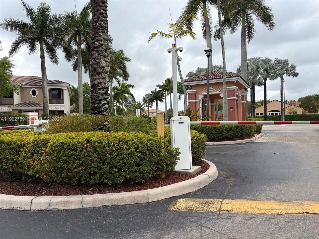 2281 Ne 42nd Ave #2281 - Photo 5 of 42