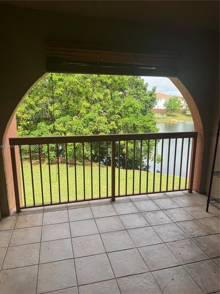 10233 Nw 9th Street Cir #210-1