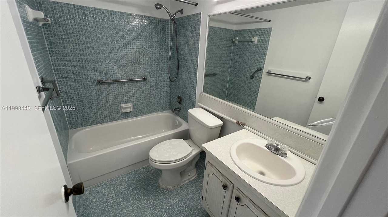 306 Newport T #306 - Photo 7 of 25