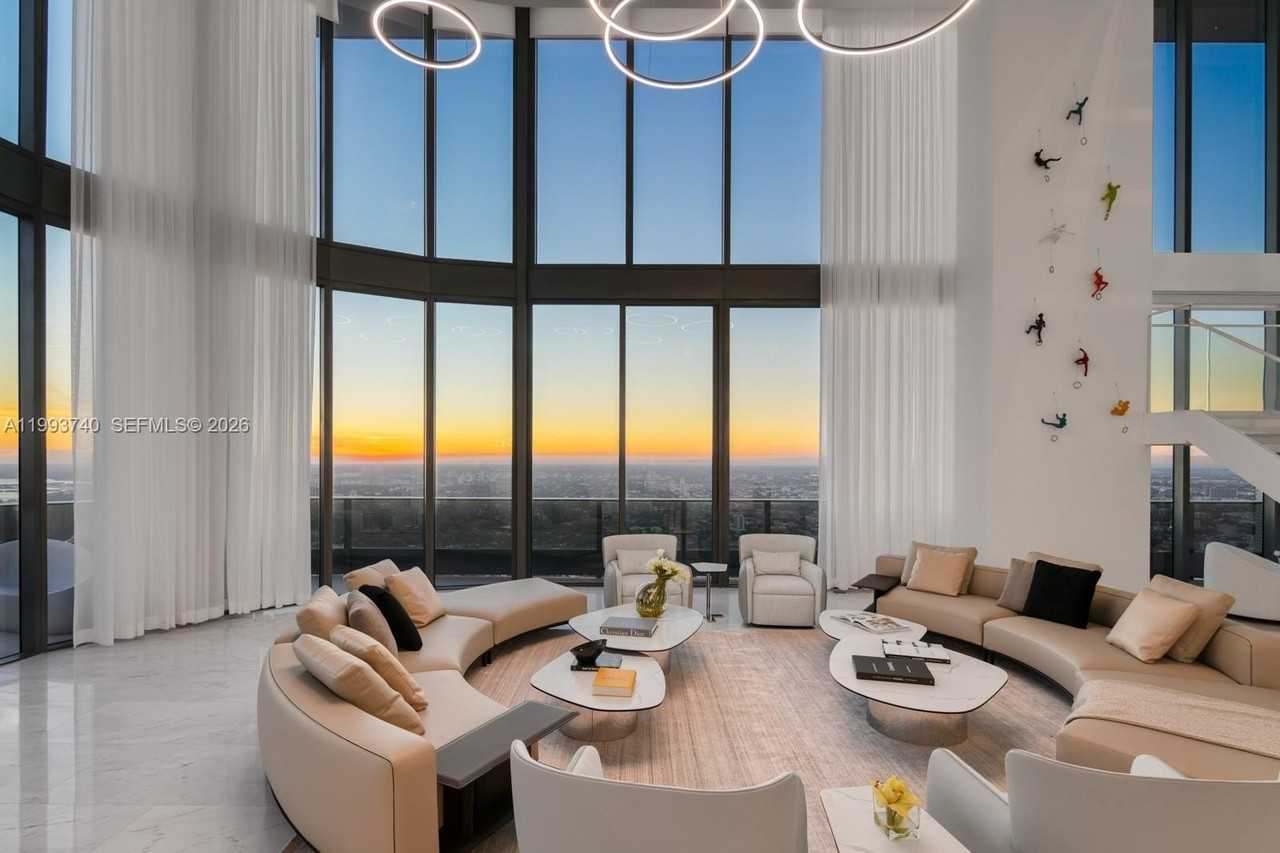 1000 Brickell Plz - Photo 3 of 48