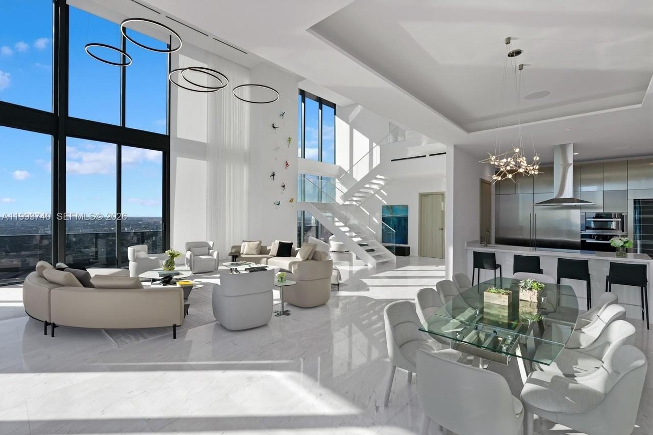 1000 Brickell Plz - Photo 4 of 48