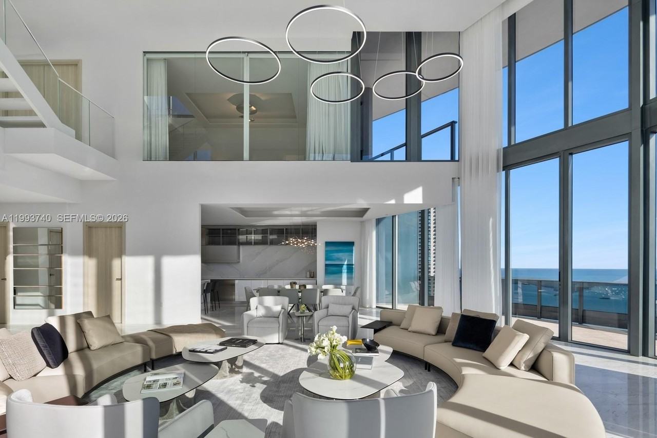 1000 Brickell Plz - Photo 5 of 48