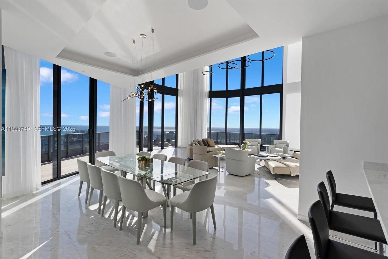 1000 Brickell Plz - Photo 7 of 48