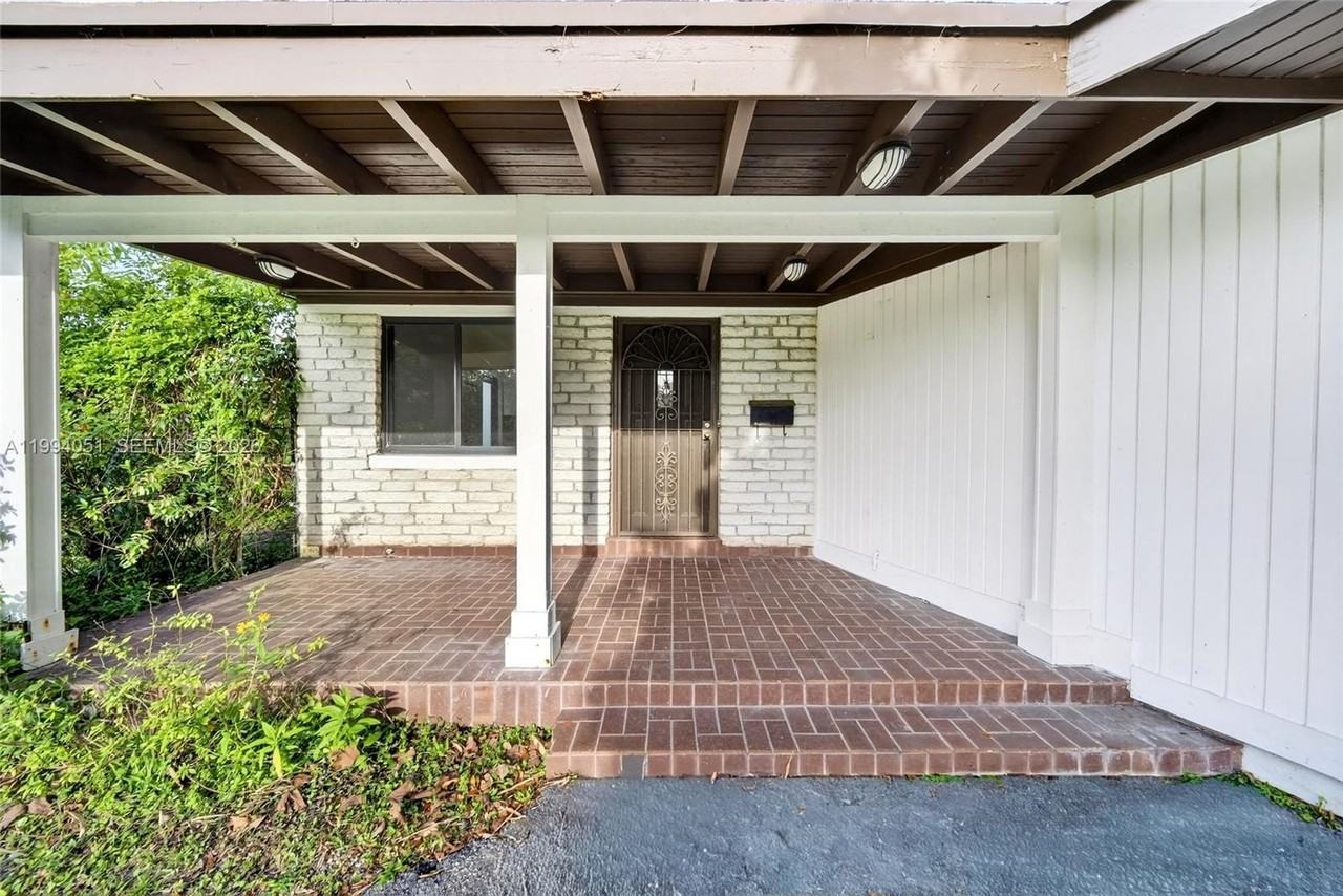 3255 Sw 60th Ave - Photo 2 of 28