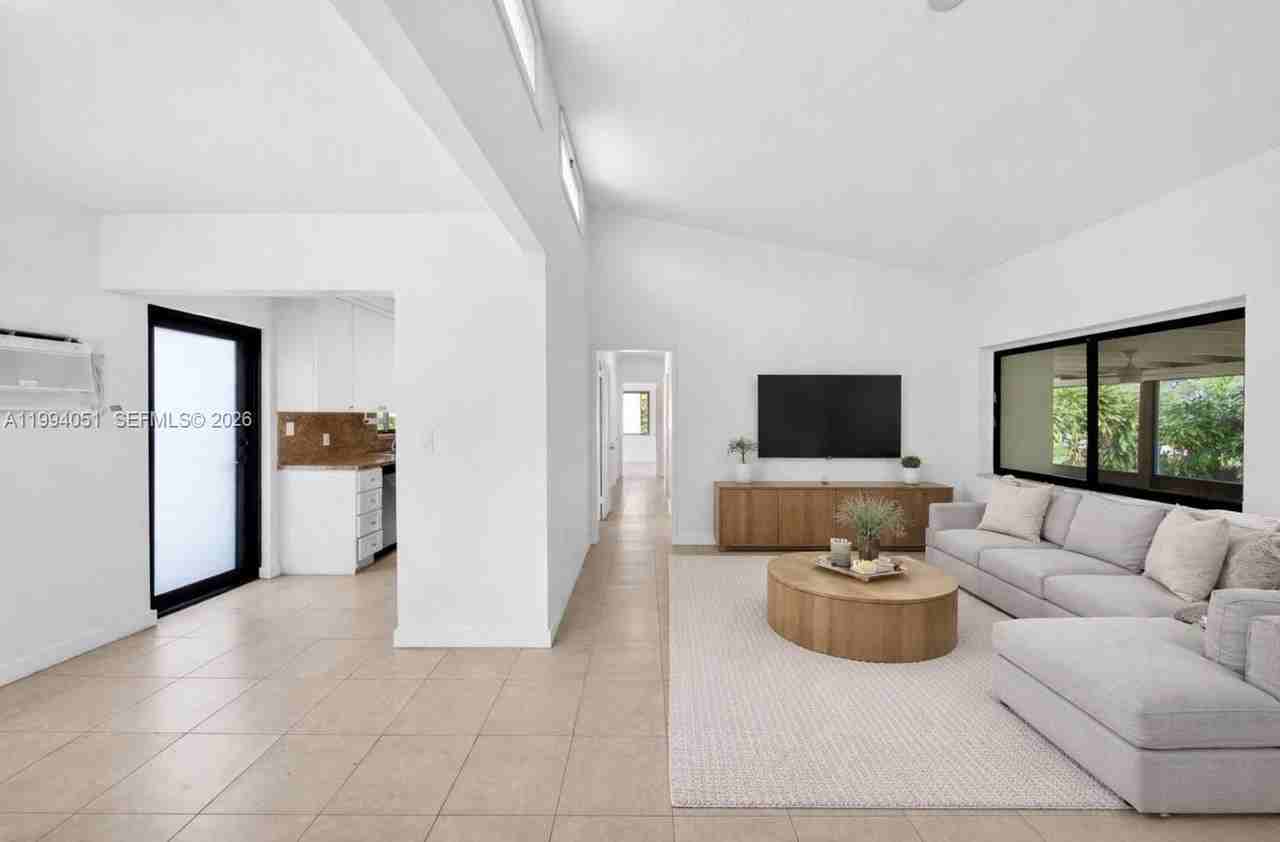 3255 Sw 60th Ave - Photo 5 of 28