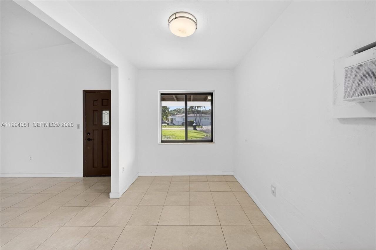 3255 Sw 60th Ave - Photo 6 of 28