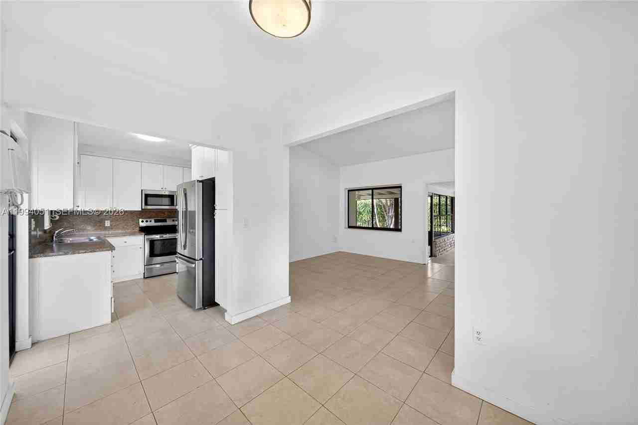 3255 Sw 60th Ave - Photo 7 of 28