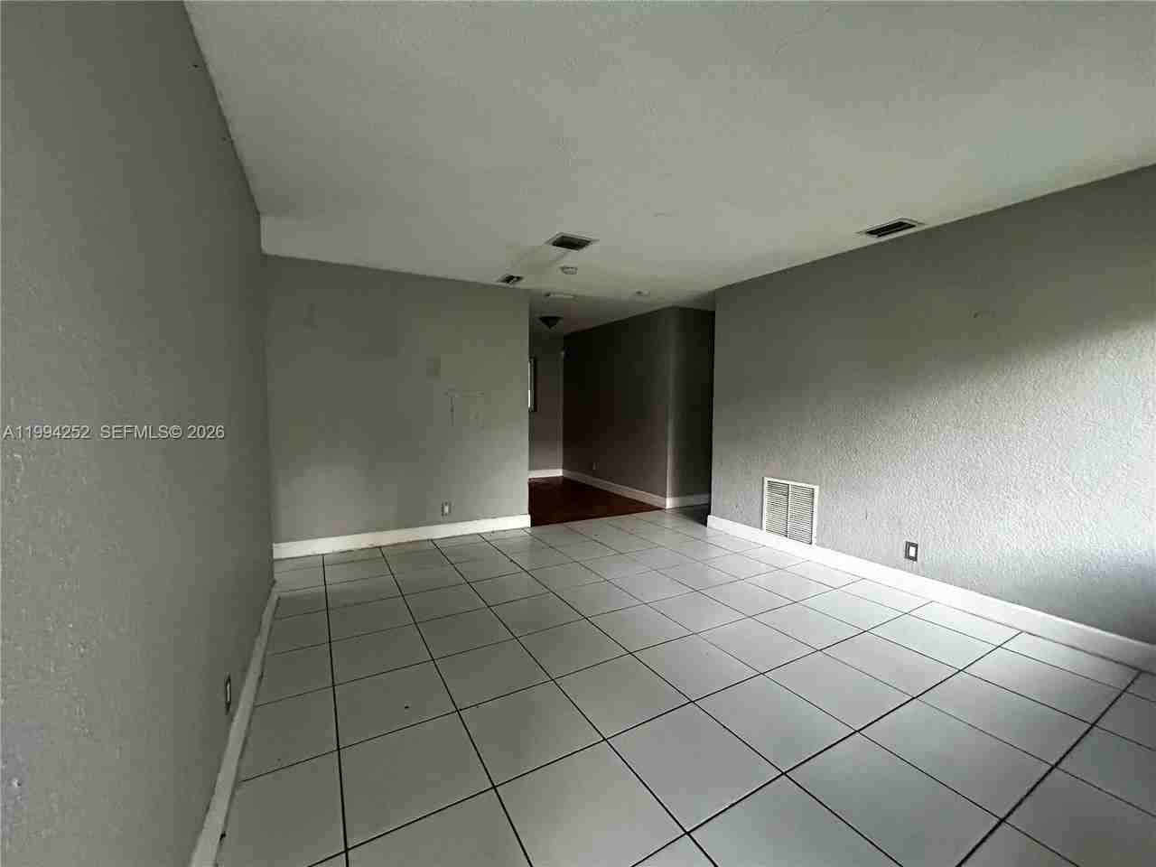 3411 Nw 1st St - Photo 7 of 23