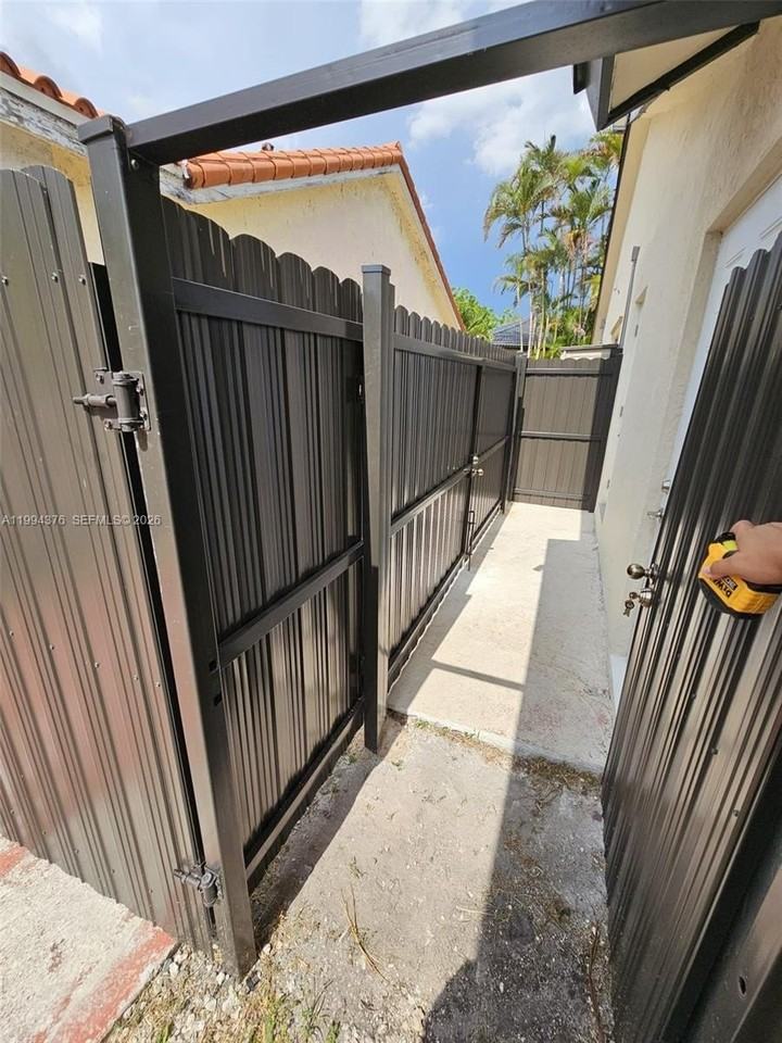 10825 Sw 145th Pl #2 - Photo 5 of 6