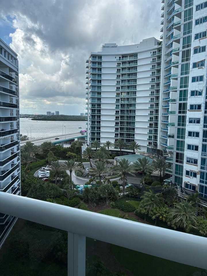 10275 Collins Ave #1004 - Photo 3 of 26